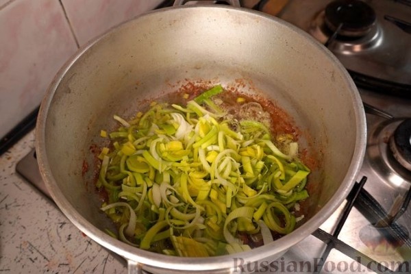 Кокорас красатос (петух, тушенный в вине)