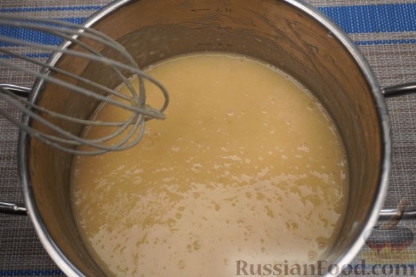 Картофельные булочки с яйцами, зеленью и сыром