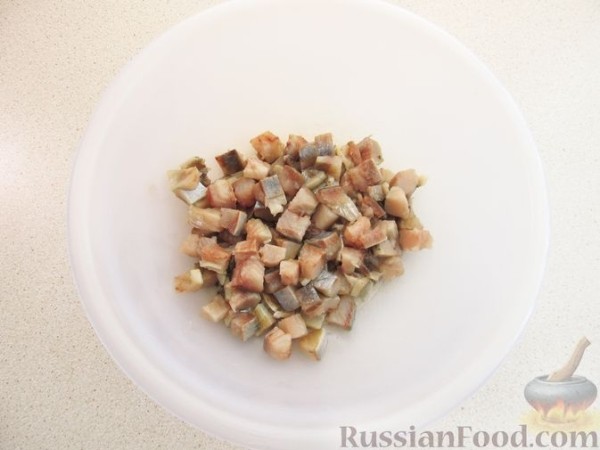Салат с селёдкой, фасолью, кукурузой и овощами