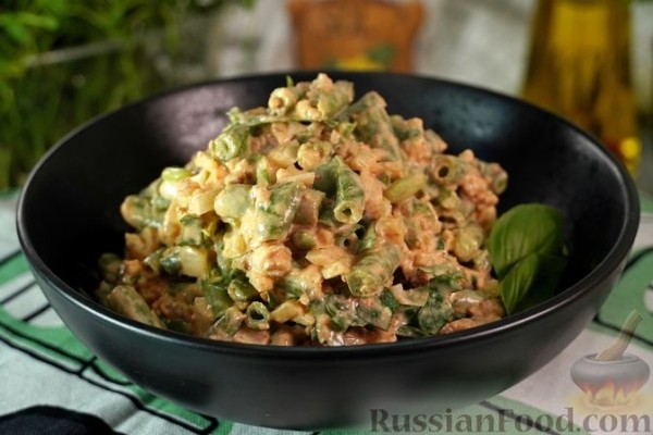 Салат из стручковой фасоли с ореховой заправкой