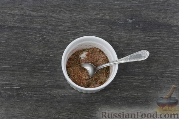 Куриные бёдрышки с ананасами и сыром, запечённые с картофелем