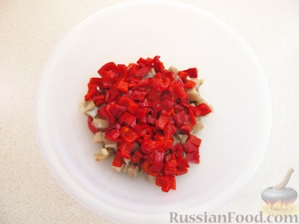 Салат с селёдкой, фасолью, кукурузой и овощами