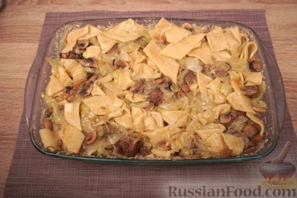 Лазанки, запечённые с капустой, мясом и грибами