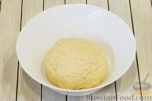 Пирожки из песочно-дрожжевого теста с цитрусовой начинкой