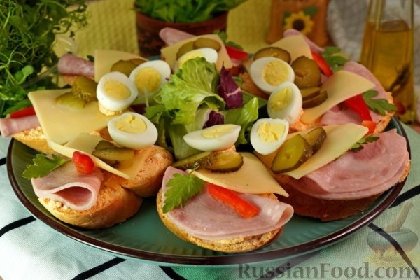 Хлебички (бутерброды с творожной намазкой, ветчиной и сыром)