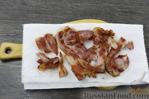 Яйца, фаршированные беконом и помидором