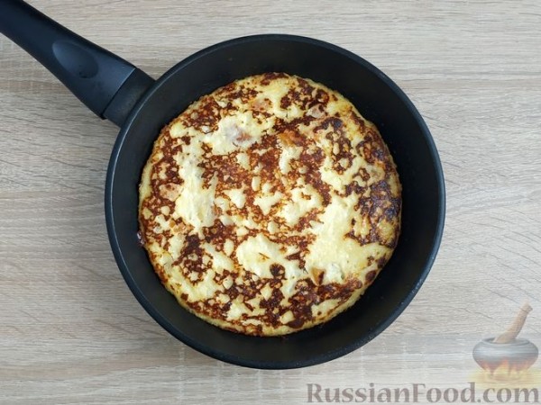 Сладкий омлет с творогом и курагой