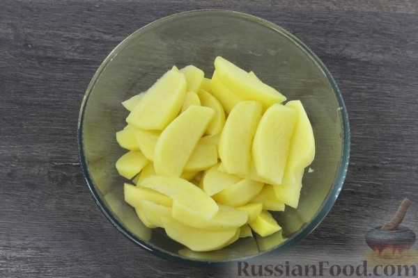Куриные бёдрышки с ананасами и сыром, запечённые с картофелем