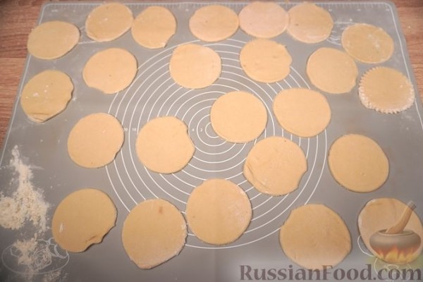 Свекольный бульон с мясными ушками