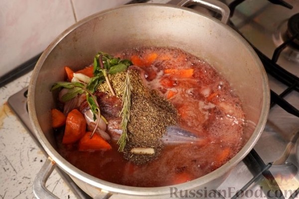 Ножка барашка, запечённая с овощами