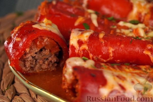 Перцы, фаршированные мясом, помидором и сыром (без риса)