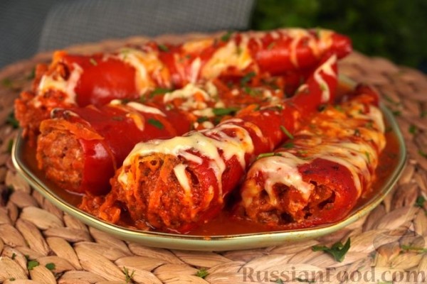 Перцы, фаршированные мясом, помидором и сыром (без риса)