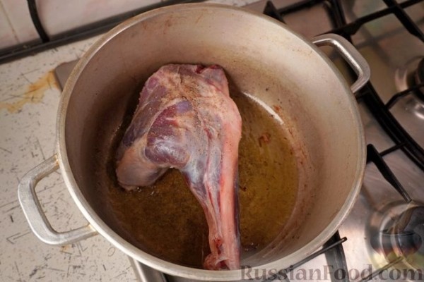 Ножка барашка, запечённая с овощами