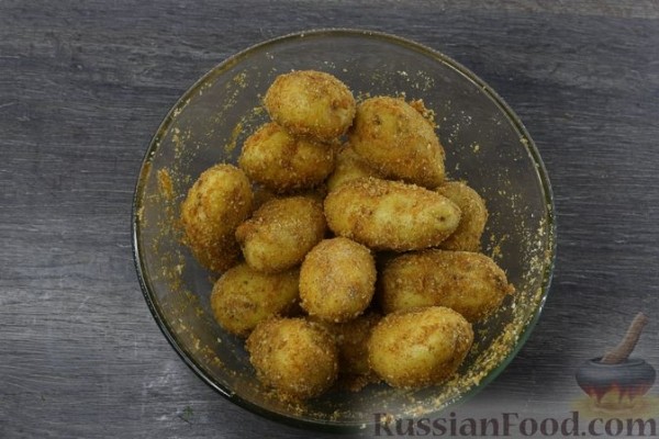 Молодая картошка, запечённая в духовке с сухарями