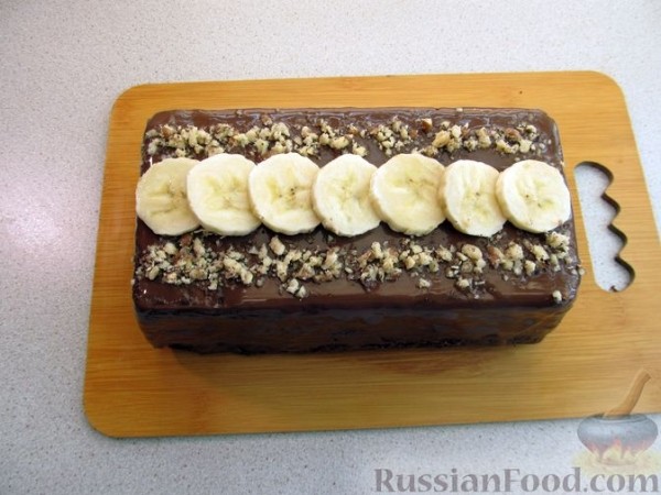 Шоколадный кекс с бананом, изюмом и ореховой пастой