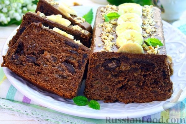 Шоколадный кекс с бананом, изюмом и ореховой пастой