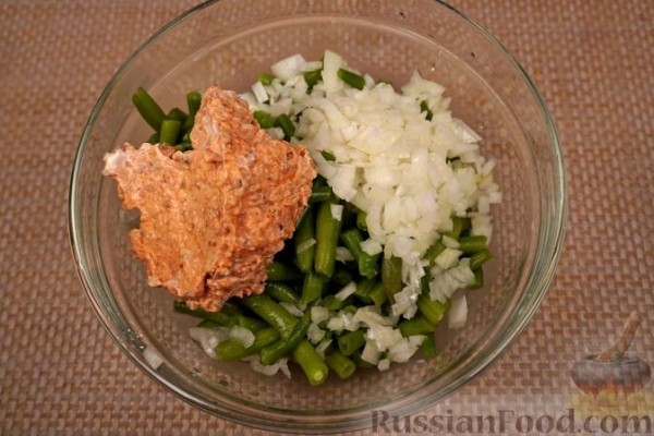Салат из стручковой фасоли с ореховой заправкой