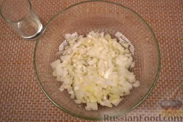 Салат из стручковой фасоли с ореховой заправкой