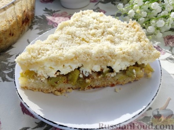 Насыпной пирог с ревенем, творогом и корицей