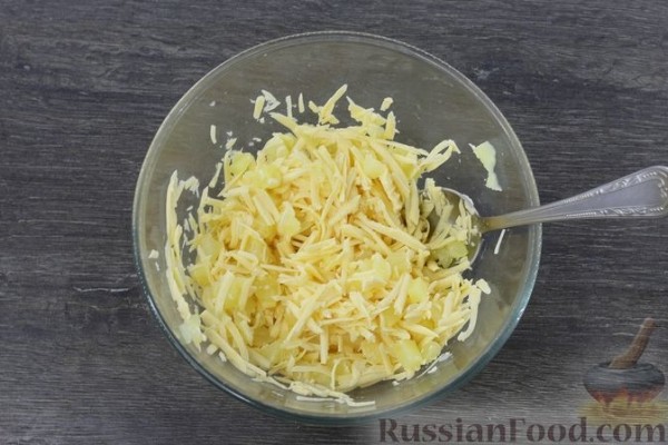 Куриные бёдрышки с ананасами и сыром, запечённые с картофелем