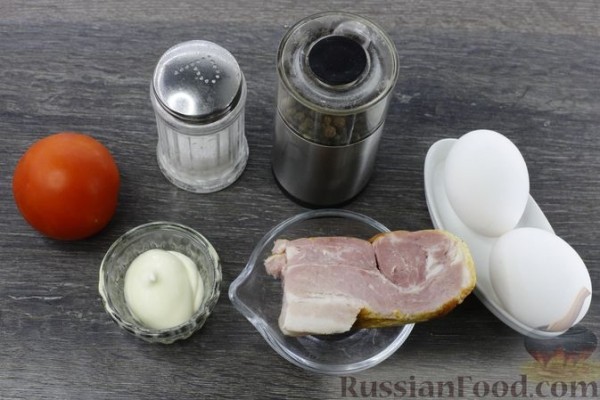 Яйца, фаршированные беконом и помидором