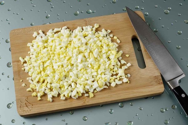 Салат из кальмаров с яблоком и апельсином
