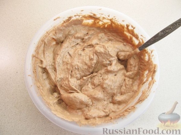 Шоколадный кекс с бананом, изюмом и ореховой пастой