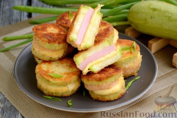 Жареные кабачки с начинкой из колбасы и сыра
