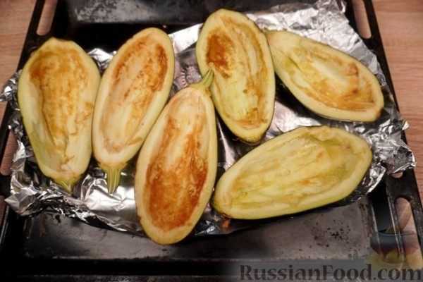 Мелидзанес папуцакья (фаршированные баклажаны)