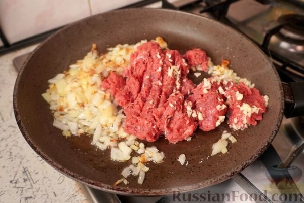 Мелидзанес папуцакья (фаршированные баклажаны)