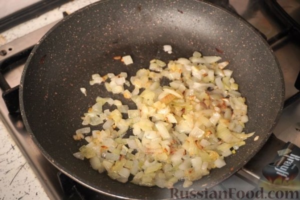 Рыбный суп с фрикадельками и сметаной