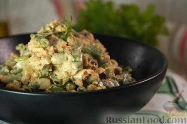 Салат из стручковой фасоли с ореховой заправкой