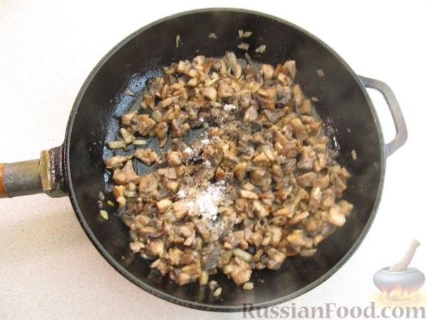Картофельные драники с курицей, грибами и сыром