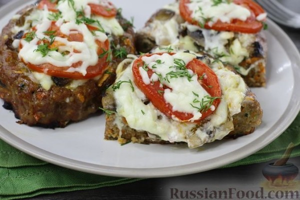 Мясные лодочки с грибами, сыром и помидорами (в духовке)
