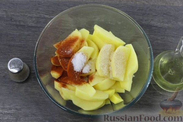 Куриные бёдрышки с ананасами и сыром, запечённые с картофелем