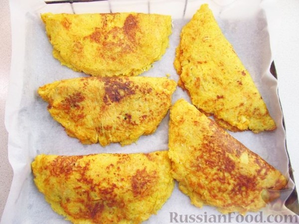 Картофельные драники с курицей, грибами и сыром