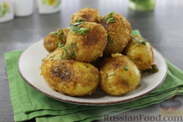Молодая картошка, запечённая в духовке с сухарями