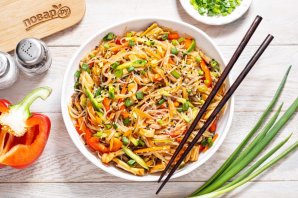 Фунчоза с вешенками и овощами