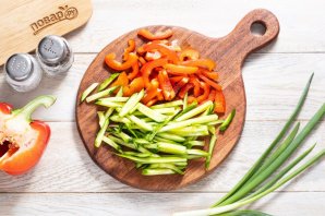 Фунчоза с вешенками и овощами