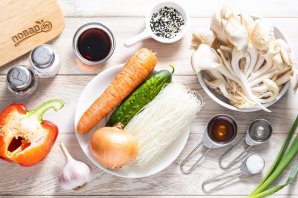 Фунчоза с вешенками и овощами