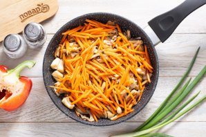 Фунчоза с вешенками и овощами
