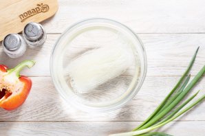 Фунчоза с вешенками и овощами
