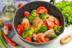 Карп, тушенный с овощами