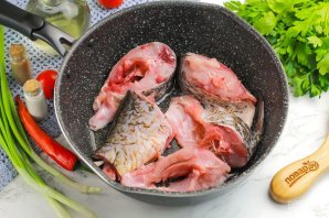 Карп, тушенный с овощами