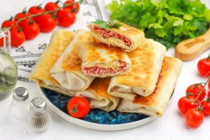 Лаваш с колбасой и сыром