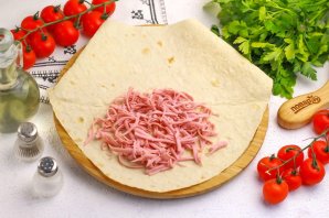 Лаваш с колбасой и сыром