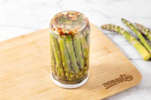 Маринованная спаржа