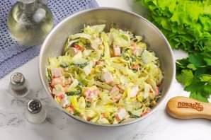 Салат из свежей капусты и крабовых палочек