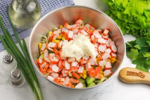 Салат из свежей капусты и крабовых палочек