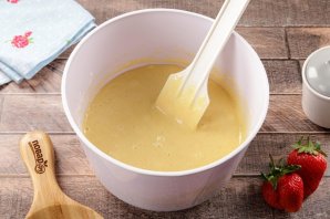 Выпечка с клубникой в мультиварке